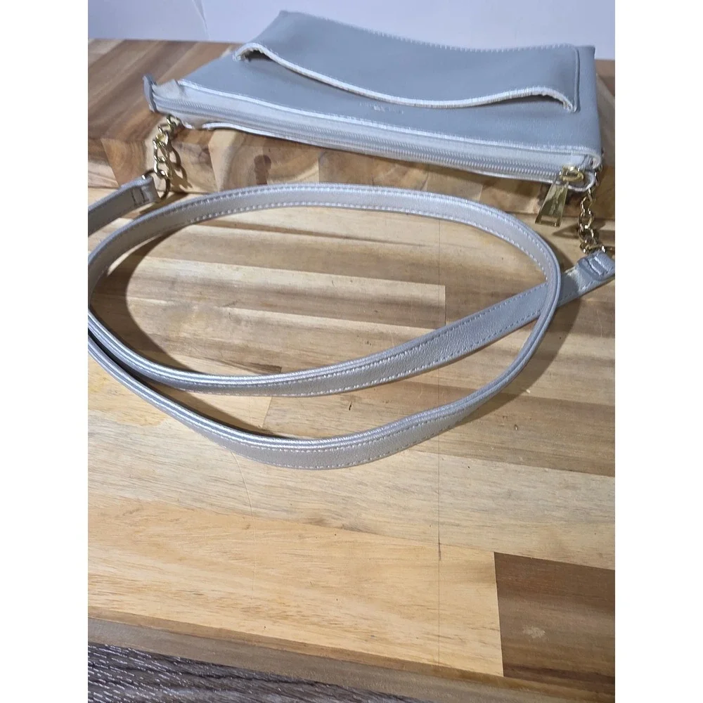 Juicy Couture Silver Metallic‎ Clutch Crossbody Chain Strap Bag 3 Inside Pockets